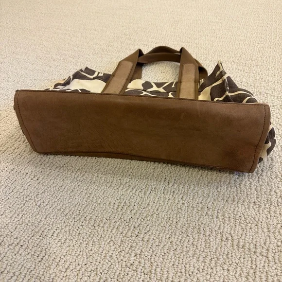 Tory Burch Unique Leather Detail Giraffe Pattern Beach Tote - Picture 10 of 10